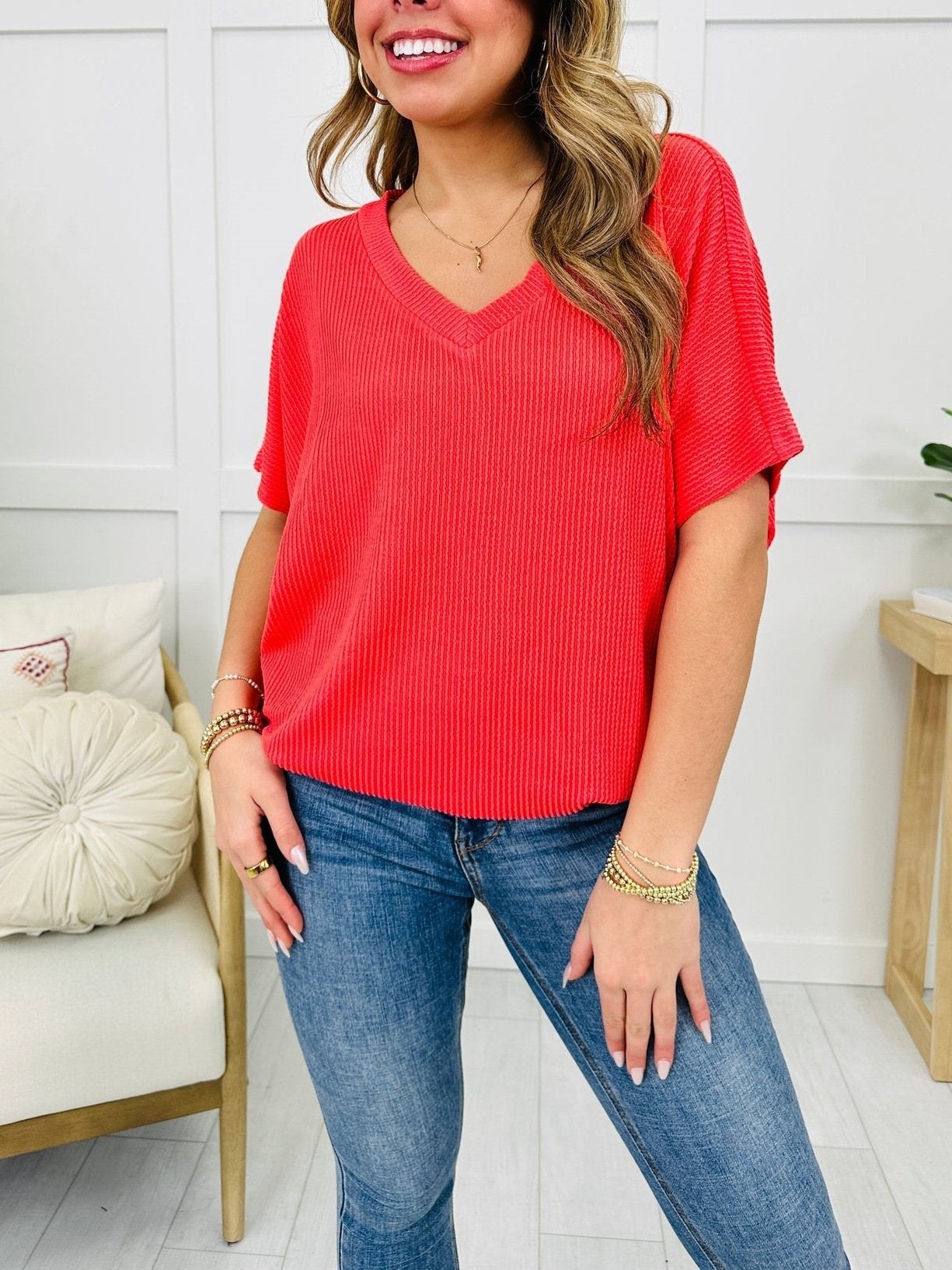 Último Dia: Compre 1 e Leve 2 – Blusa Canelada com Decote em V