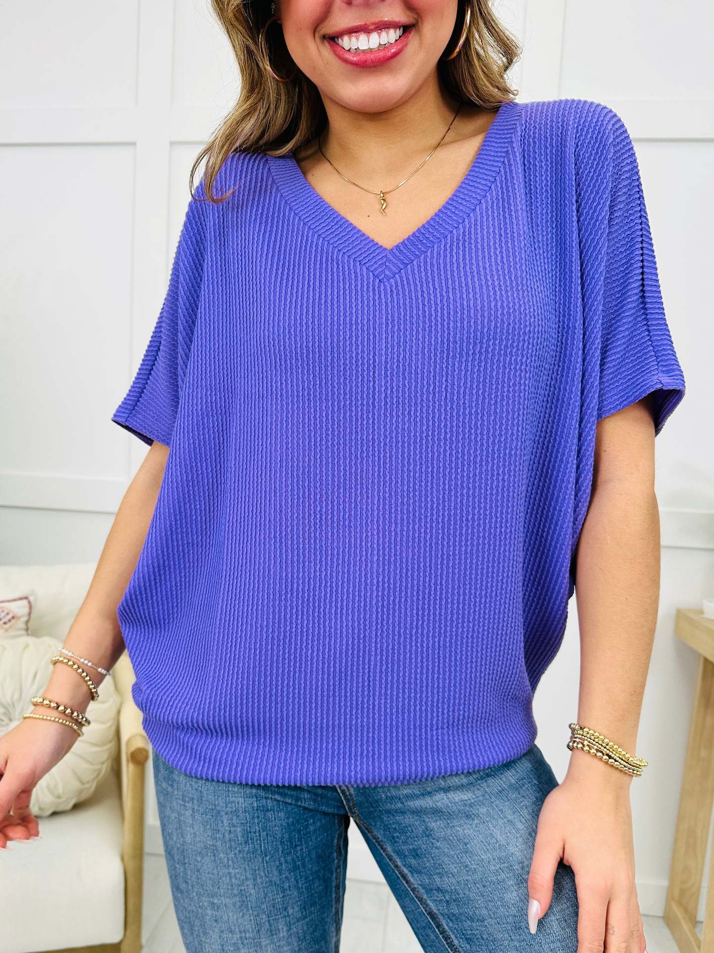 Último Dia: Compre 1 e Leve 2 – Blusa Canelada com Decote em V