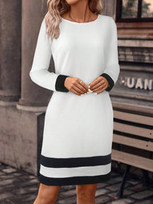 Vestido Listrado de Gola Redonda