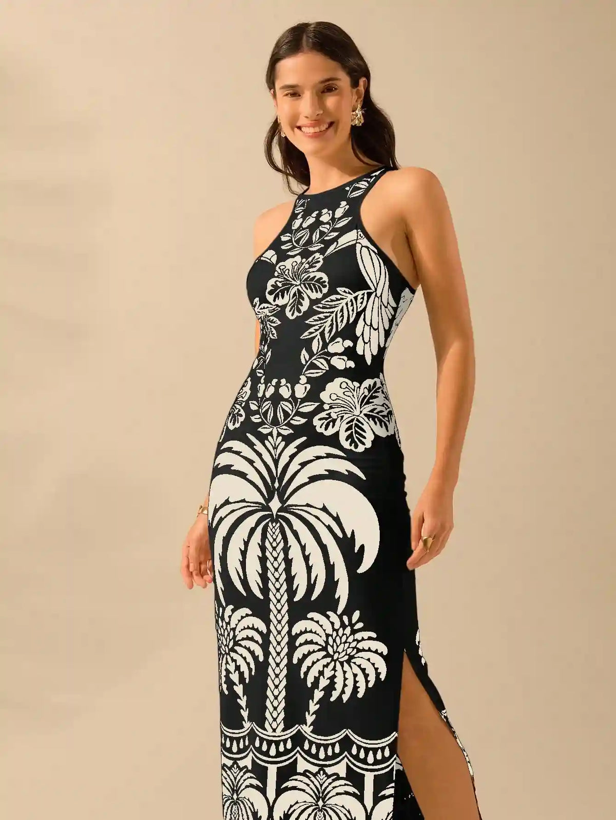 Vestido com Estampa Tropical