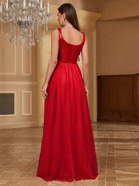 Vestido de Tule com Decote Profundo de Paetês