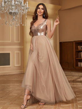 Vestido de Tule com Decote Profundo de Paetês