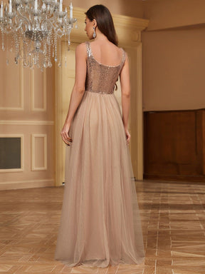 Vestido de Tule com Decote Profundo de Paetês